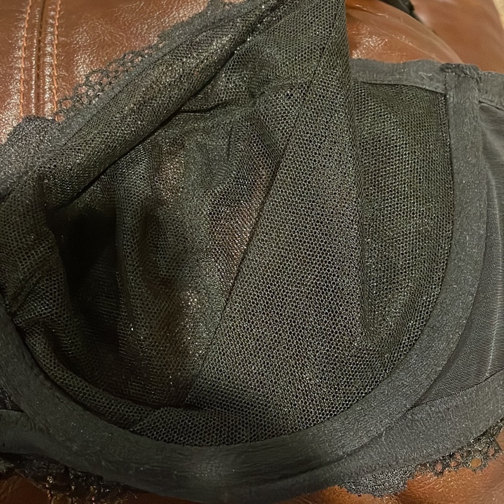 EUC 38D Victoria’s Secret bra - Body by Victoria. - Picture 9 of 9